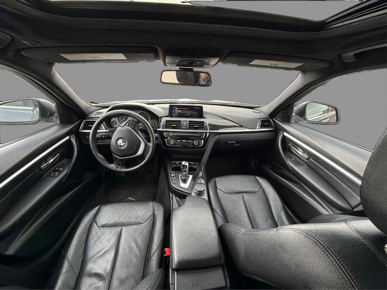 2017 BMW 3 Series 330i xDrive Photo