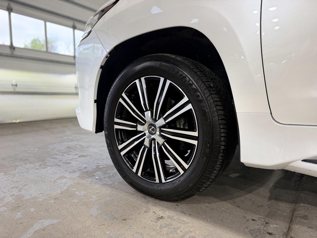 2019 Lexus LX 570 Photo2