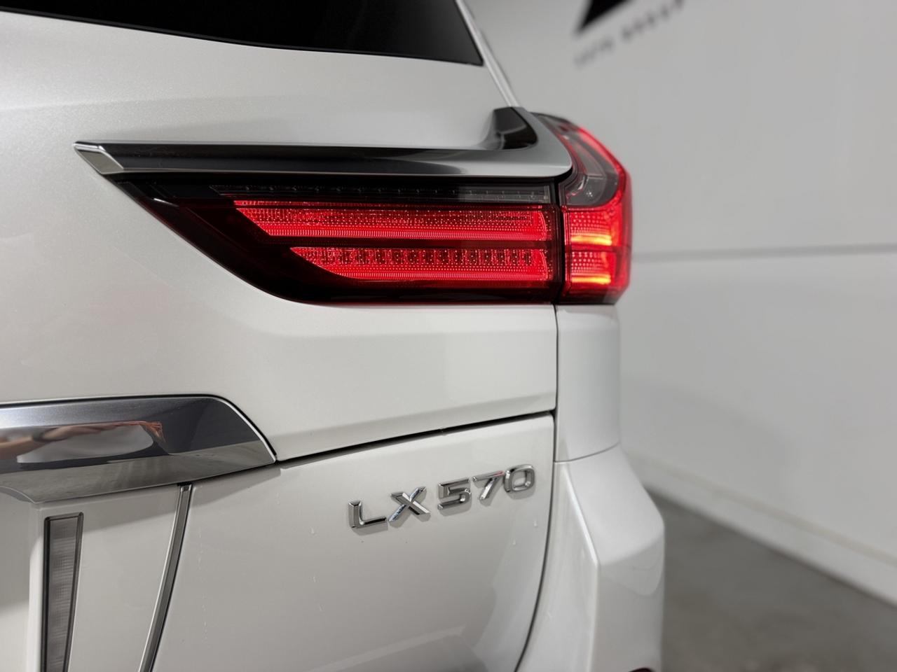 2019 Lexus LX 570 Photo