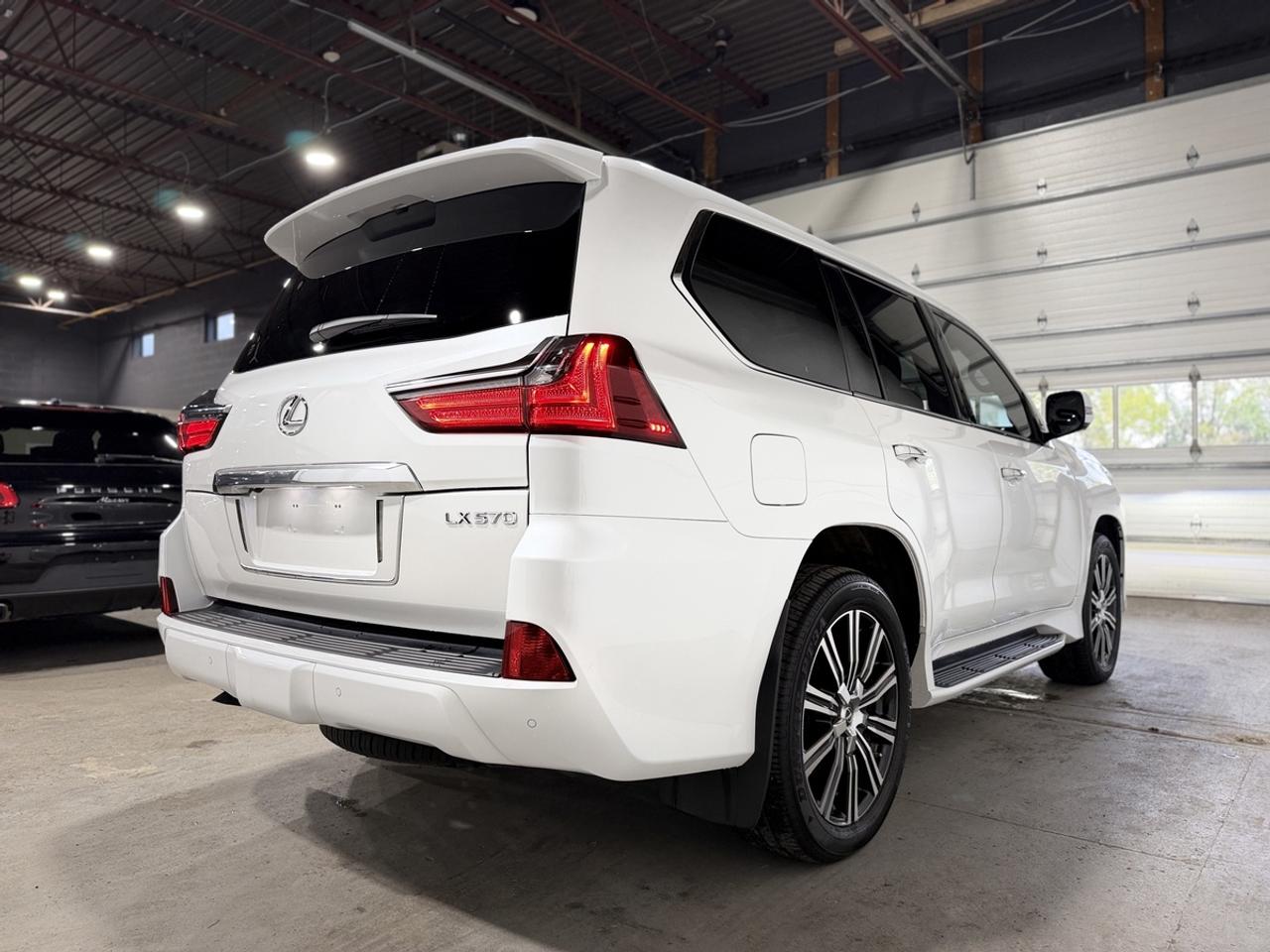 2019 Lexus LX 570 Photo