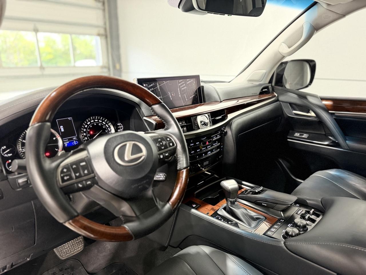 2019 Lexus LX 570 Photo