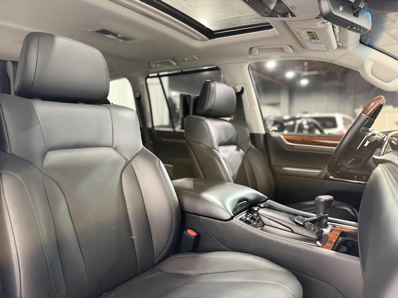 2019 Lexus LX 570 Photo