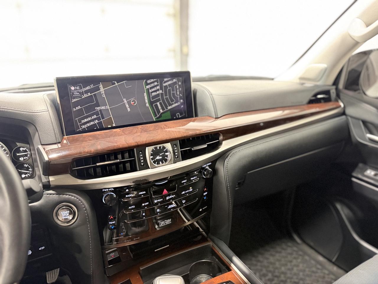 2019 Lexus LX 570 Photo