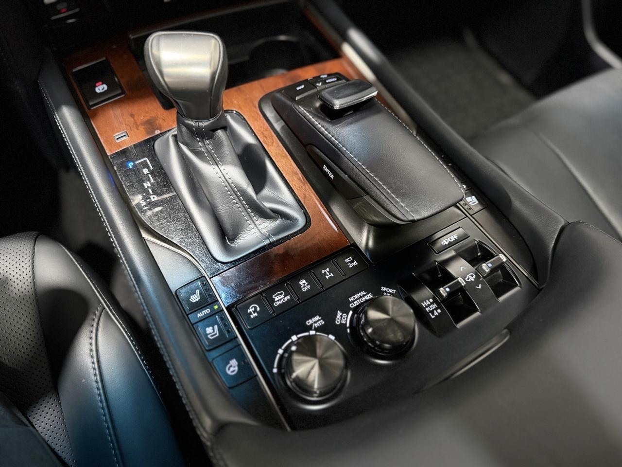 2019 Lexus LX 570 Photo