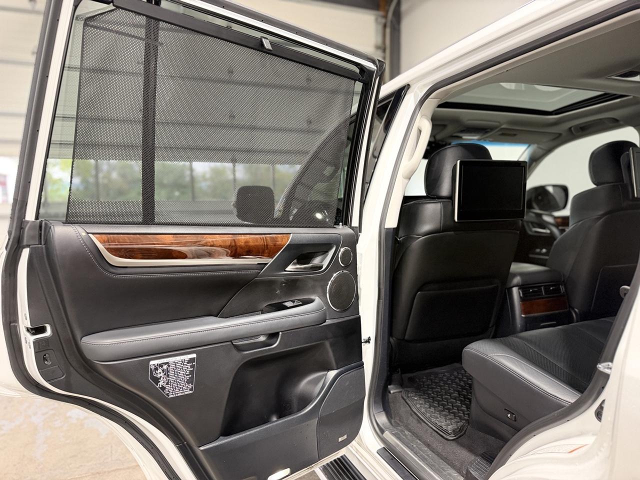 2019 Lexus LX 570 Photo