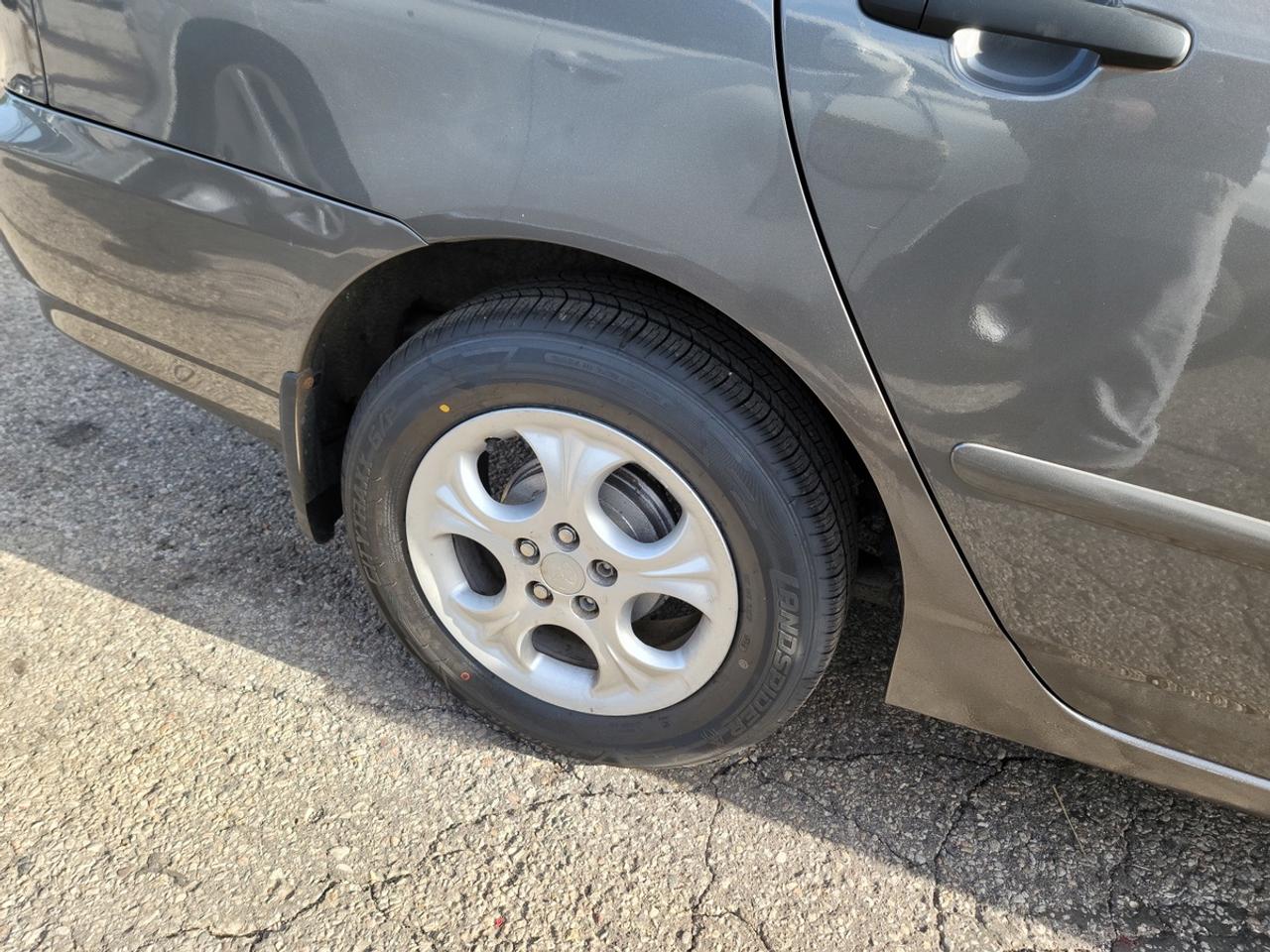 2005 Toyota Corolla LE Photo2