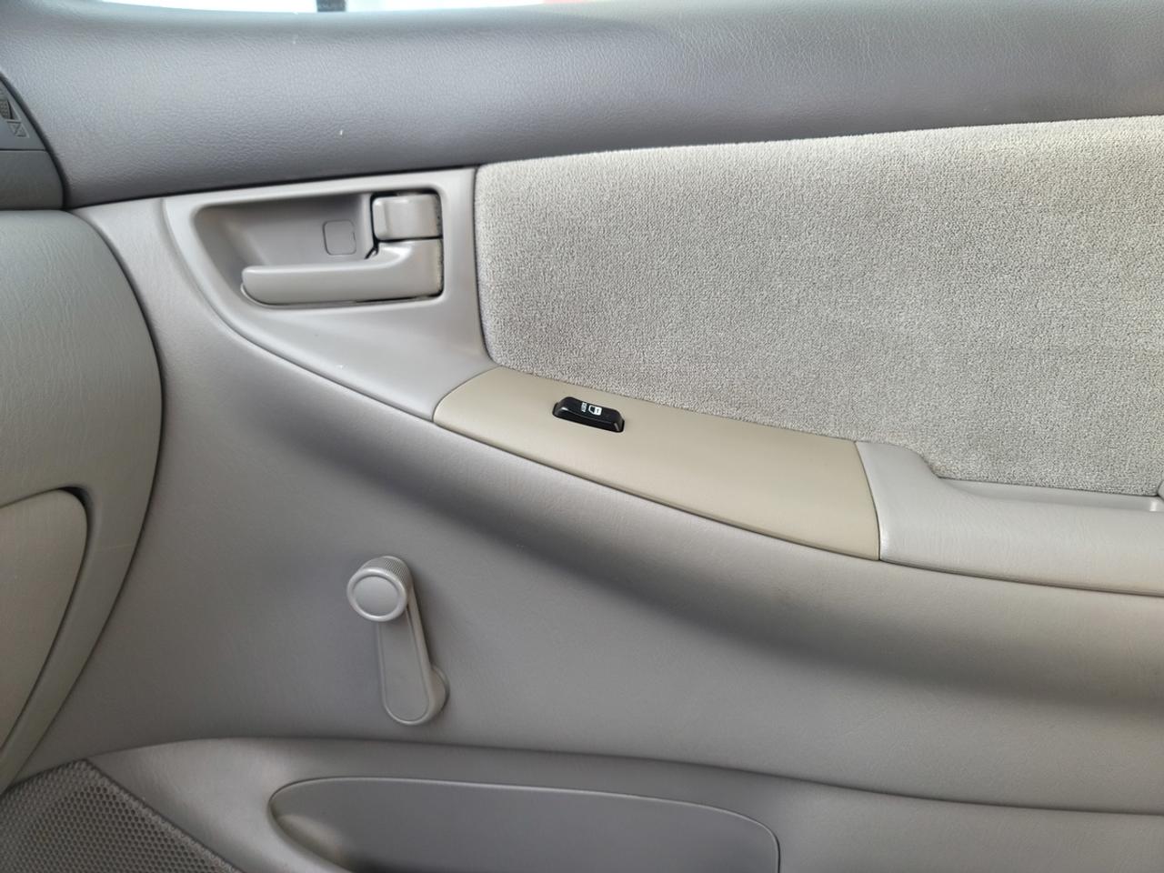 2005 Toyota Corolla LE Photo