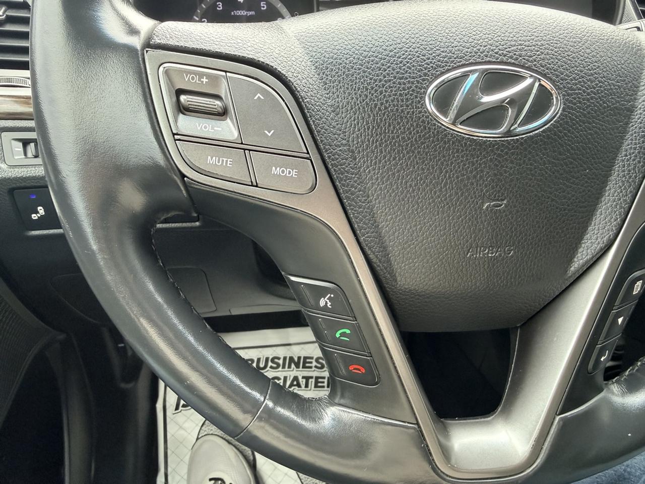 2017 Hyundai Santa Fe Sport PREMIUM AWD - ALLOY WHEELS - R.CAMERA - LOW KMS! Photo
