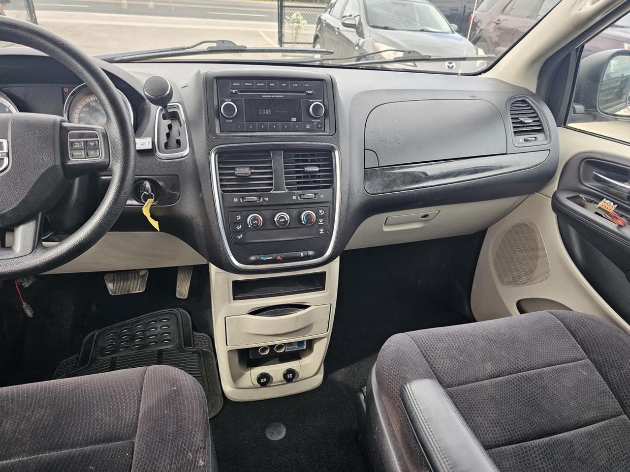 2013 Dodge Grand Caravan SE Photo1