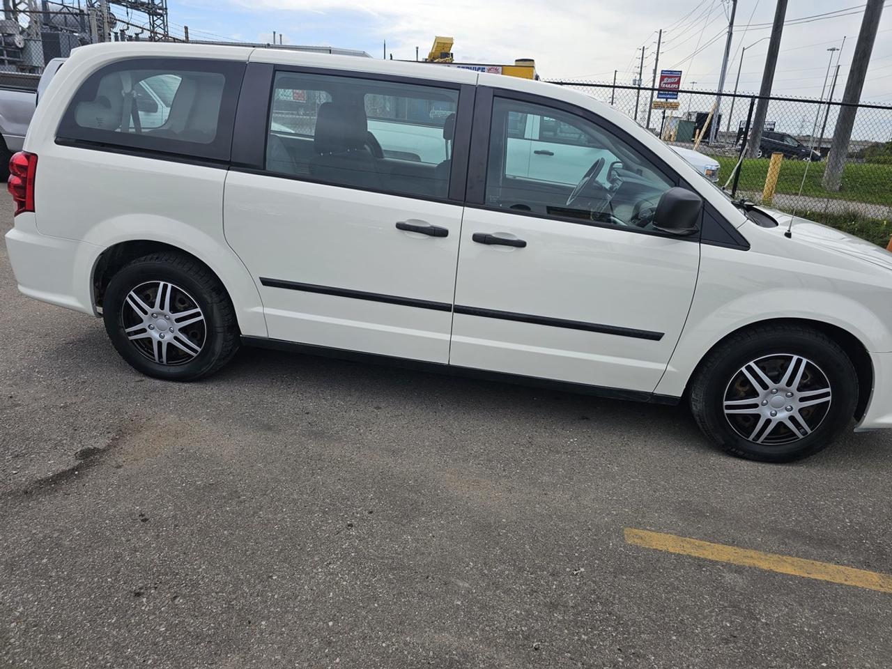 2013 Dodge Grand Caravan SE Photo