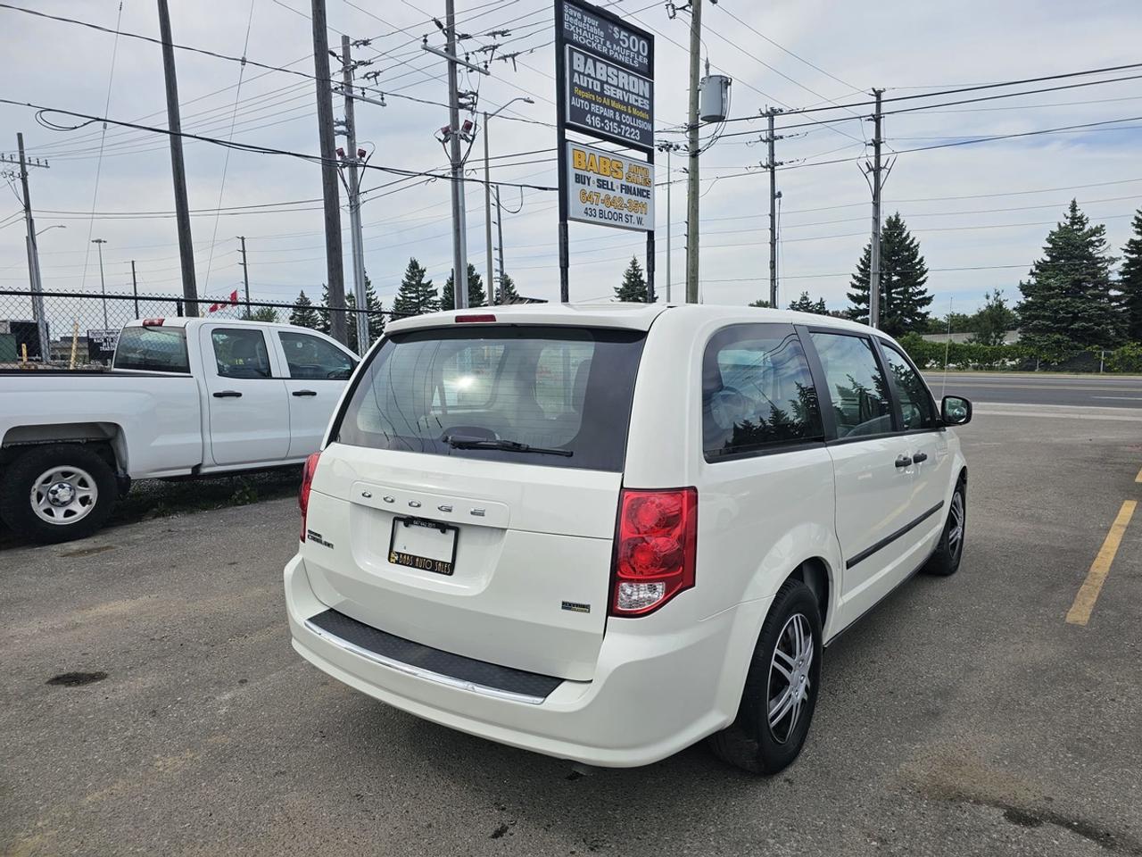 2013 Dodge Grand Caravan SE Photo