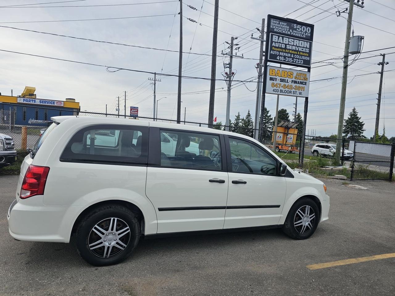 2013 Dodge Grand Caravan SE Photo