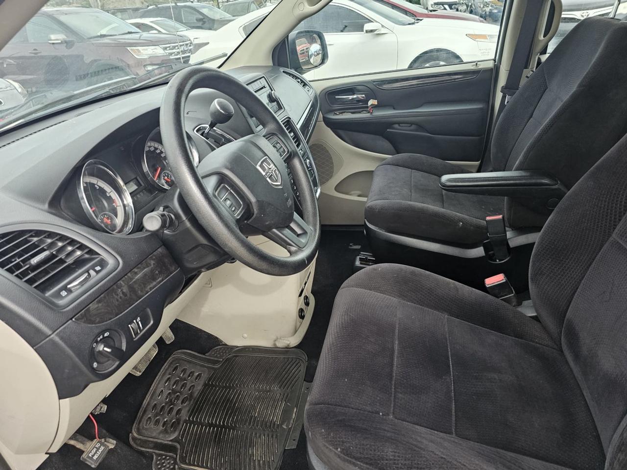 2013 Dodge Grand Caravan SE Photo
