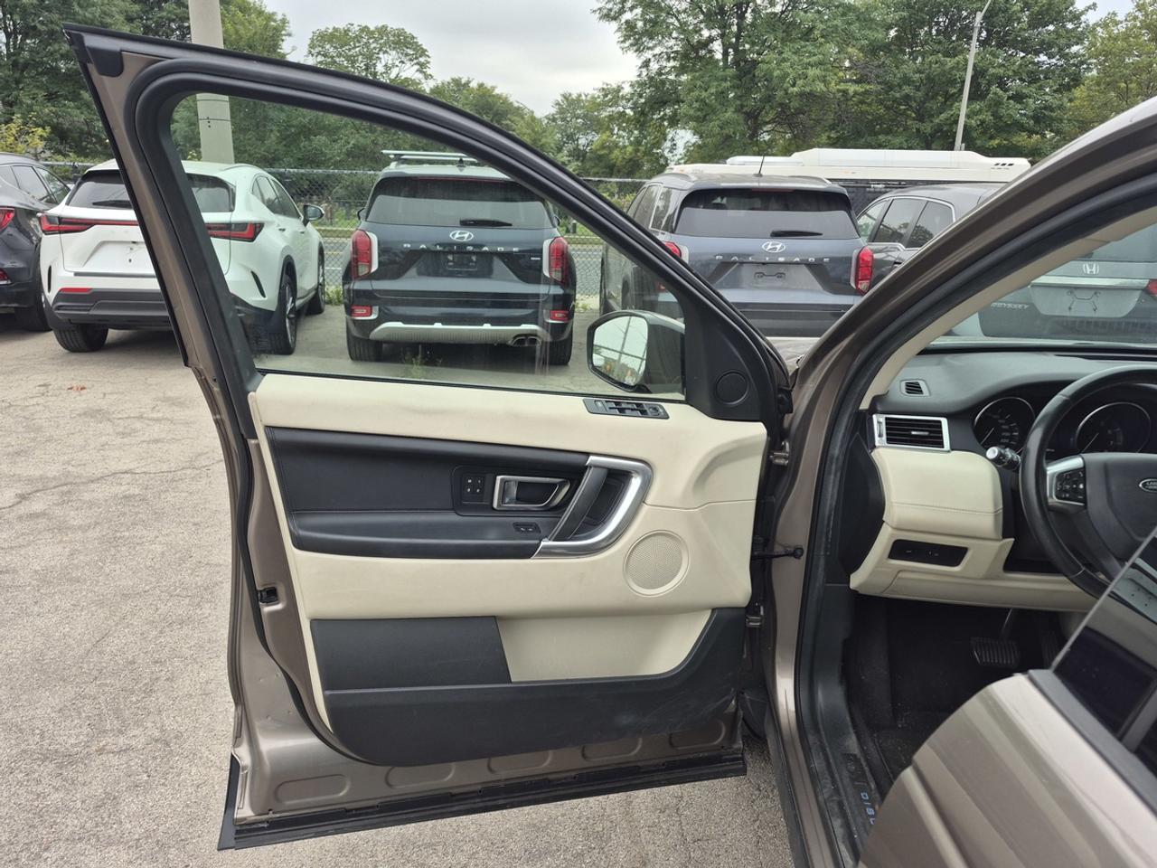 2016 Land Rover Discovery Sport HSE Photo