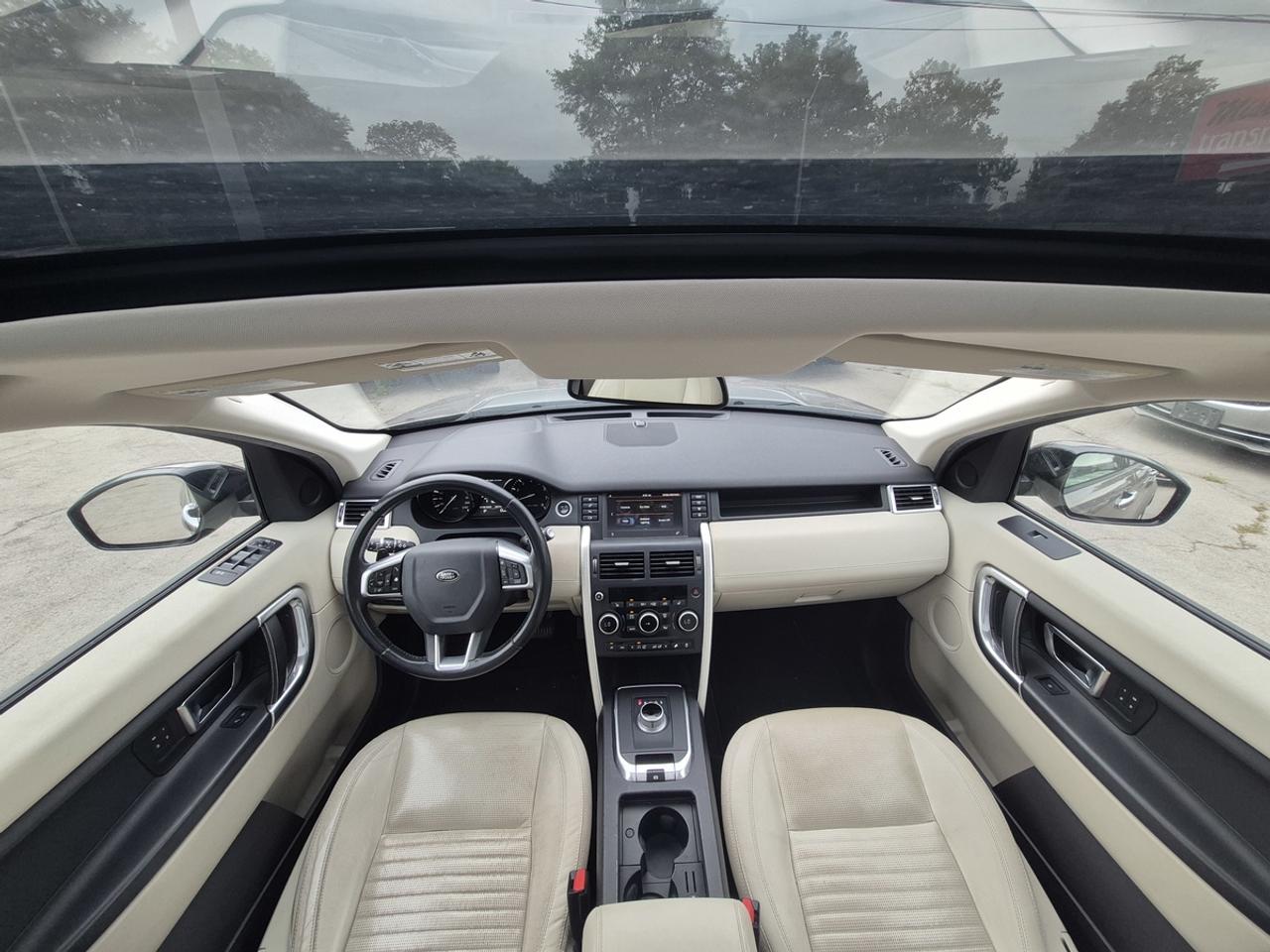 2016 Land Rover Discovery Sport HSE Photo