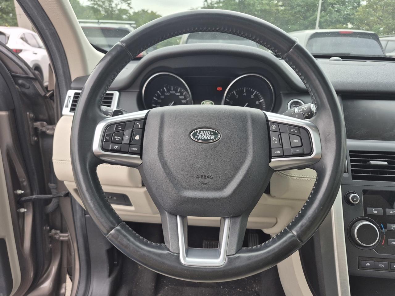 2016 Land Rover Discovery Sport HSE Photo