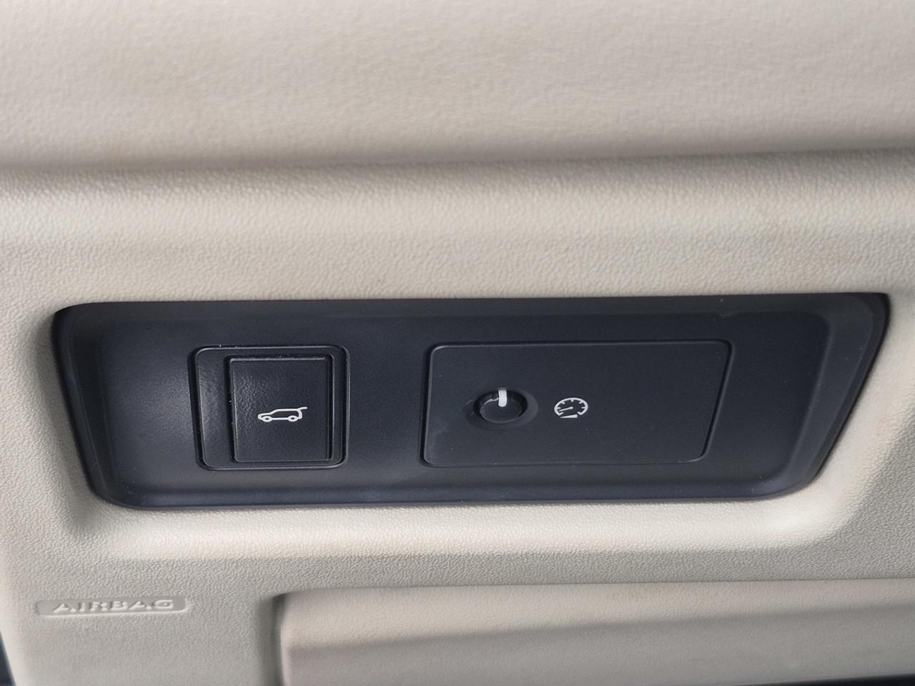 2016 Land Rover Discovery Sport HSE Photo