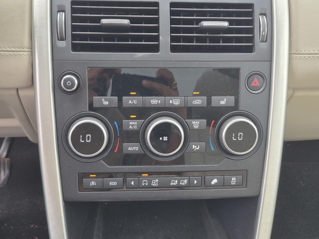 2016 Land Rover Discovery Sport HSE Photo