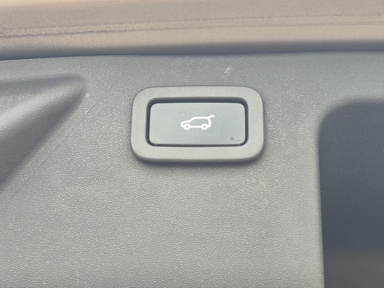 2016 Land Rover Discovery Sport HSE Photo