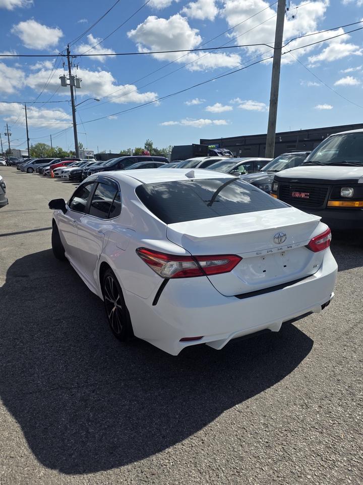2018 Toyota Camry SE Photo