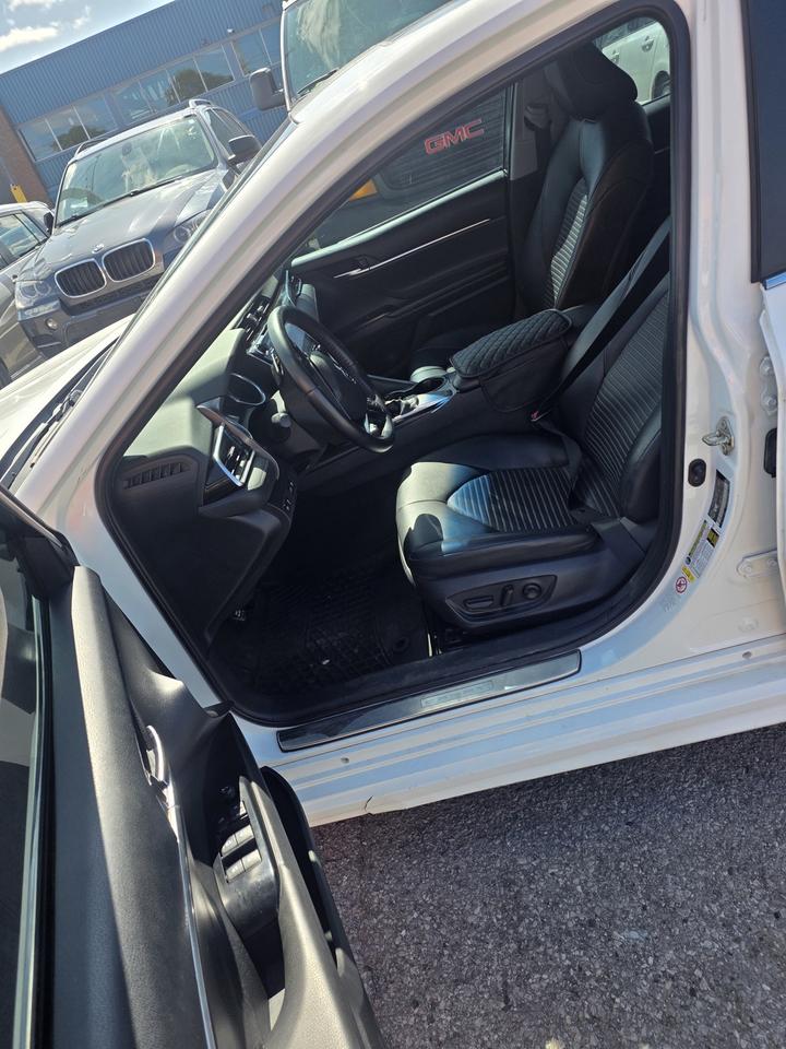 2018 Toyota Camry SE Photo4
