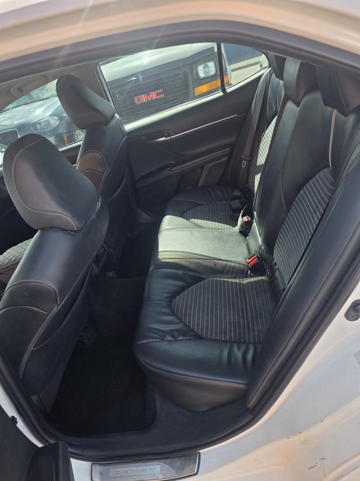 2018 Toyota Camry SE Photo