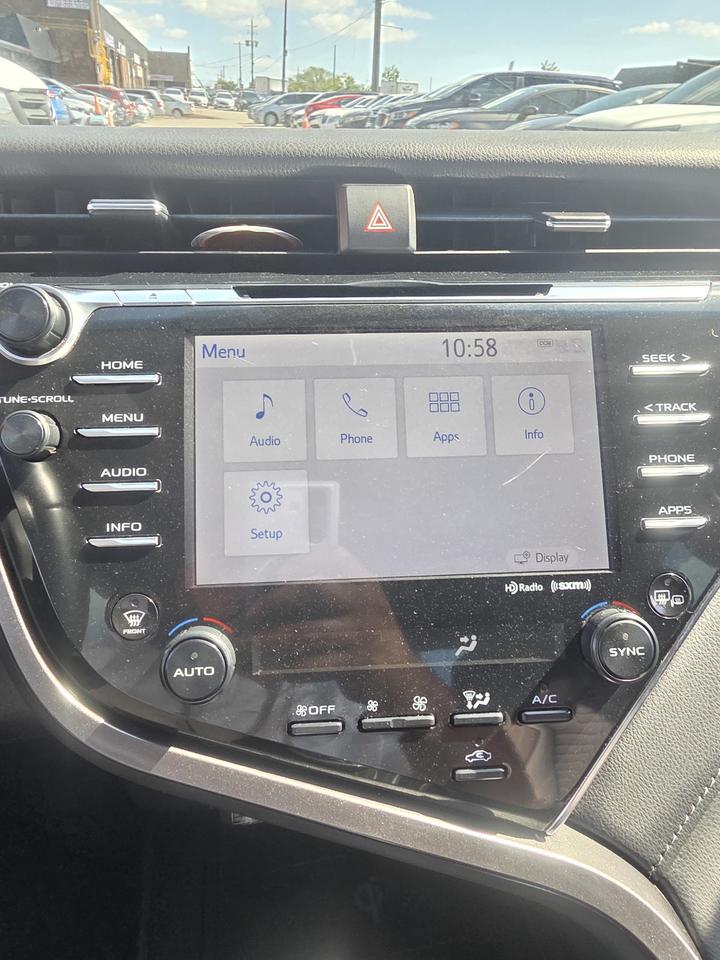 2018 Toyota Camry SE Photo