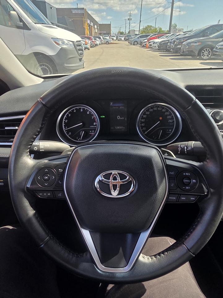 2018 Toyota Camry SE Photo