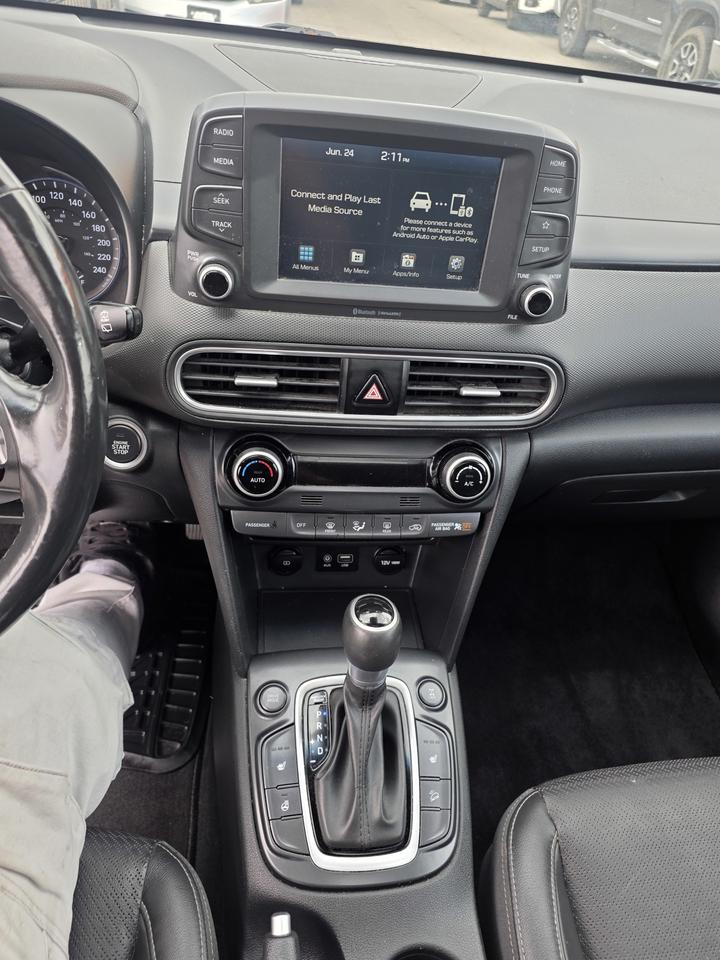 2021 Hyundai KONA LUXURY Photo