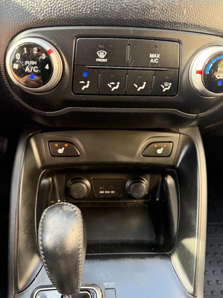 2011 Hyundai Tucson Limited Photo