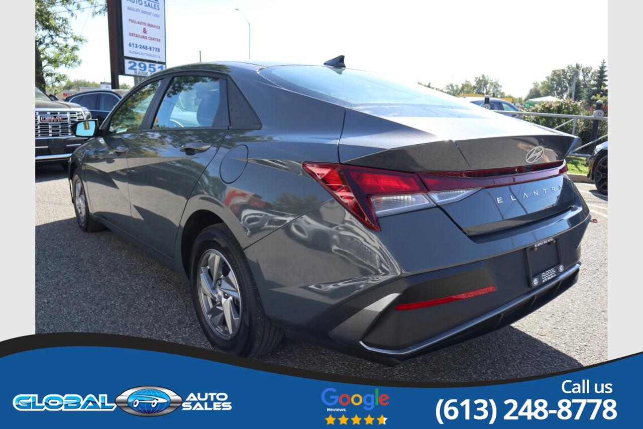 2025 Hyundai Elantra Essential Photo4