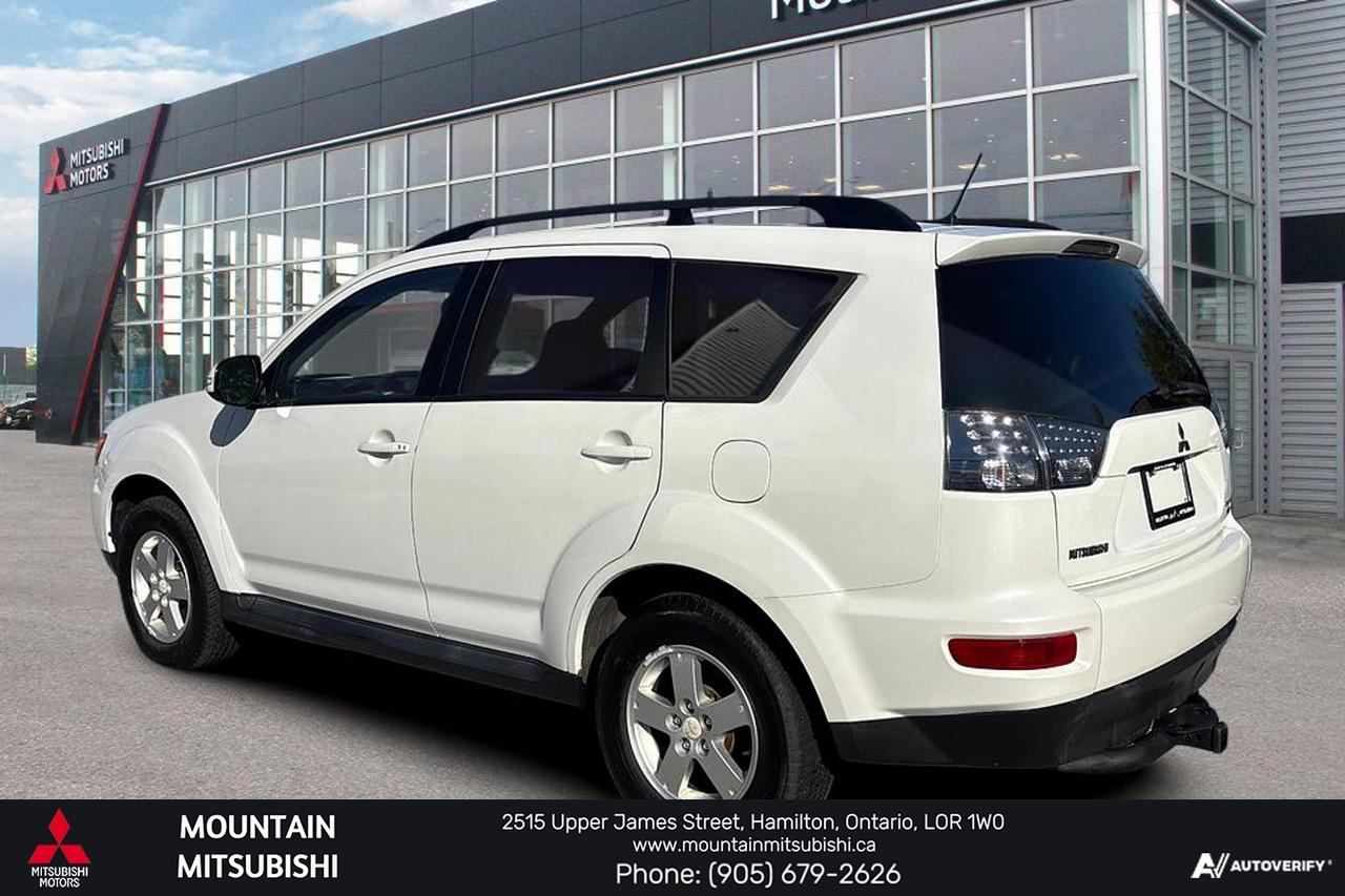 2010 Mitsubishi Outlander LS Photo