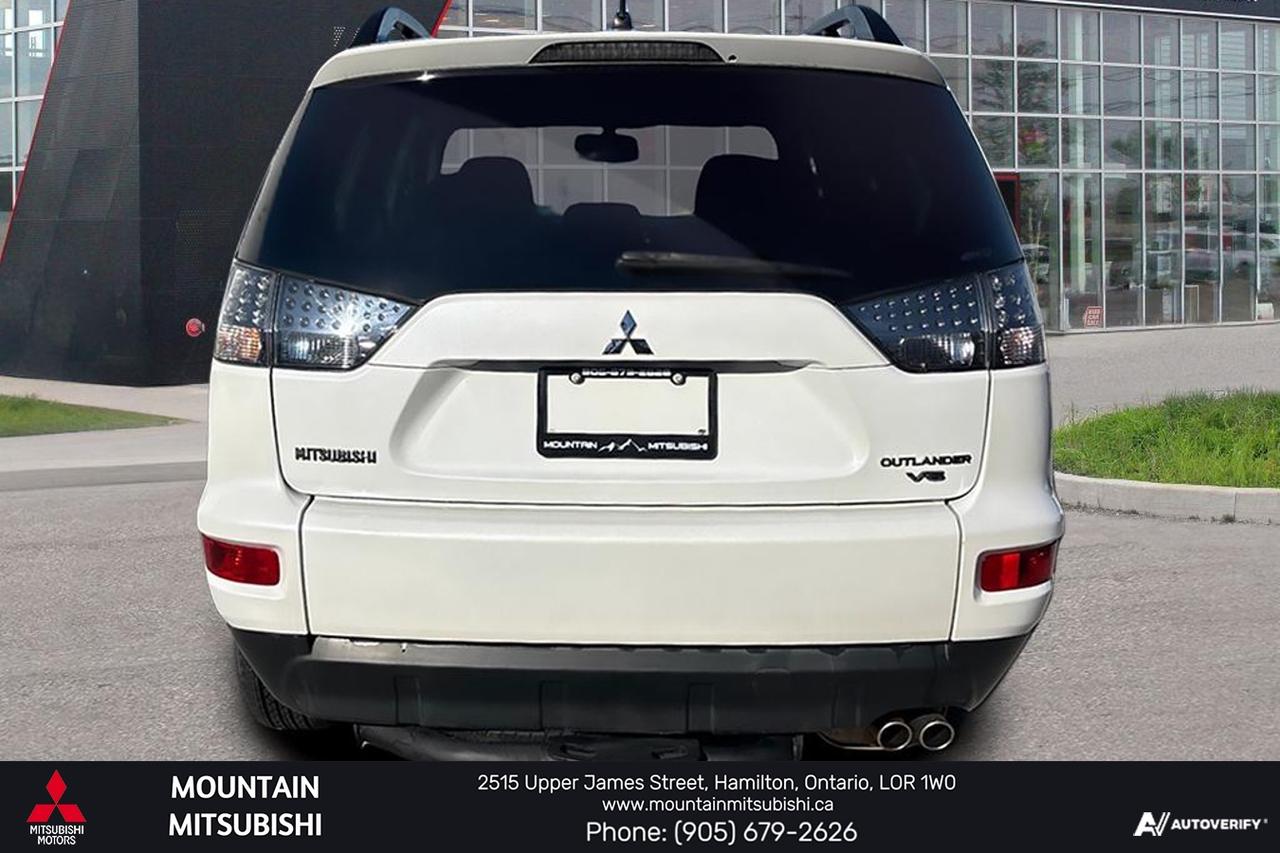2010 Mitsubishi Outlander LS Photo