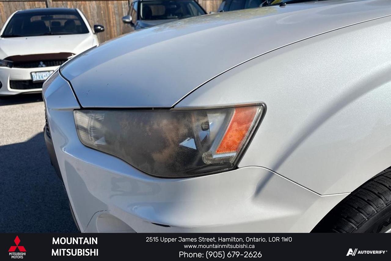 2010 Mitsubishi Outlander LS Photo