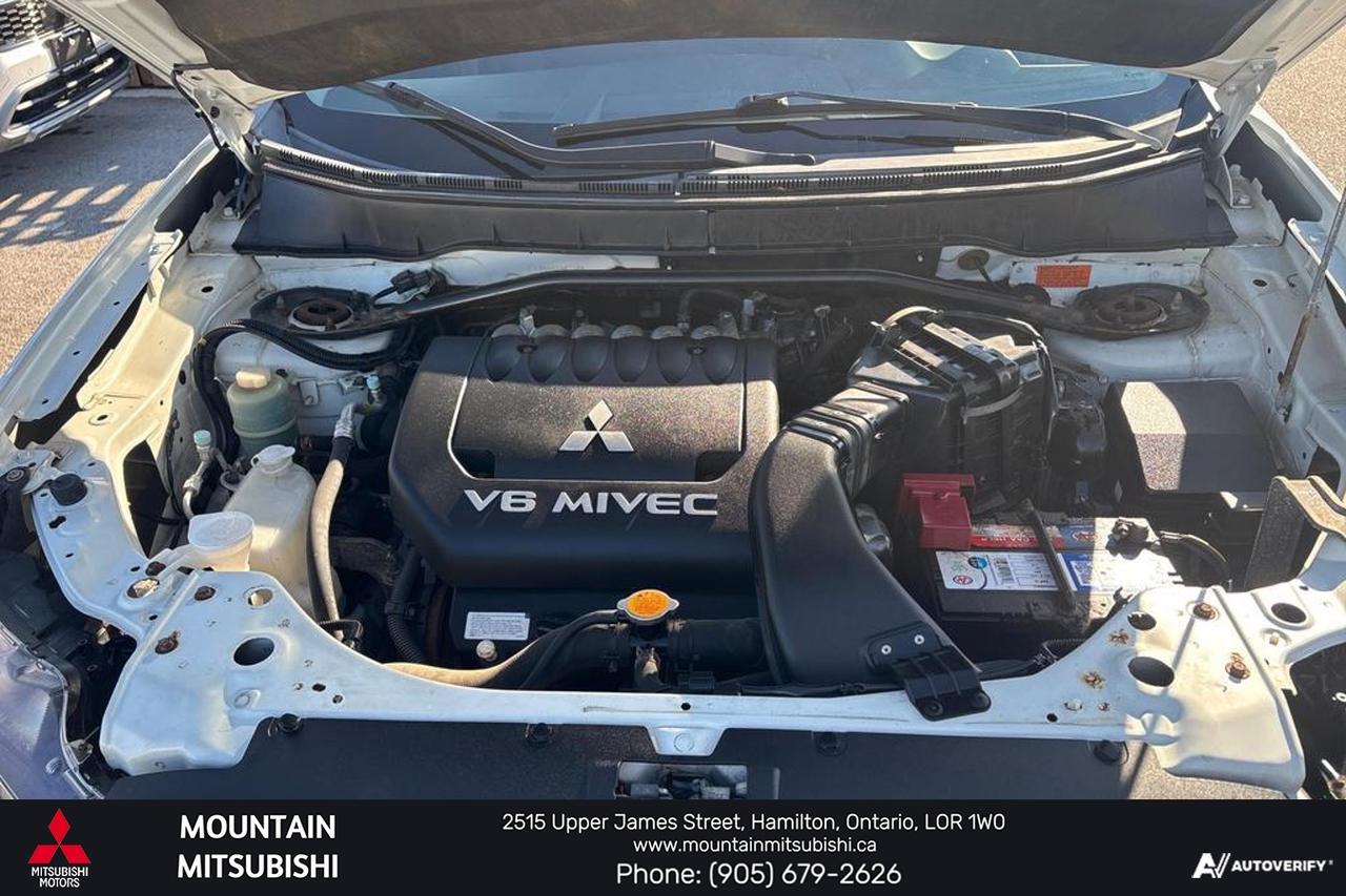 2010 Mitsubishi Outlander LS Photo