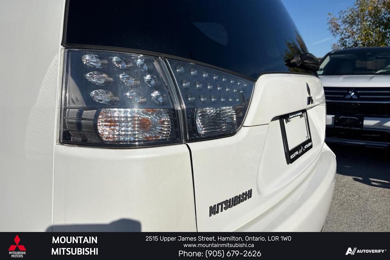 2010 Mitsubishi Outlander LS Photo