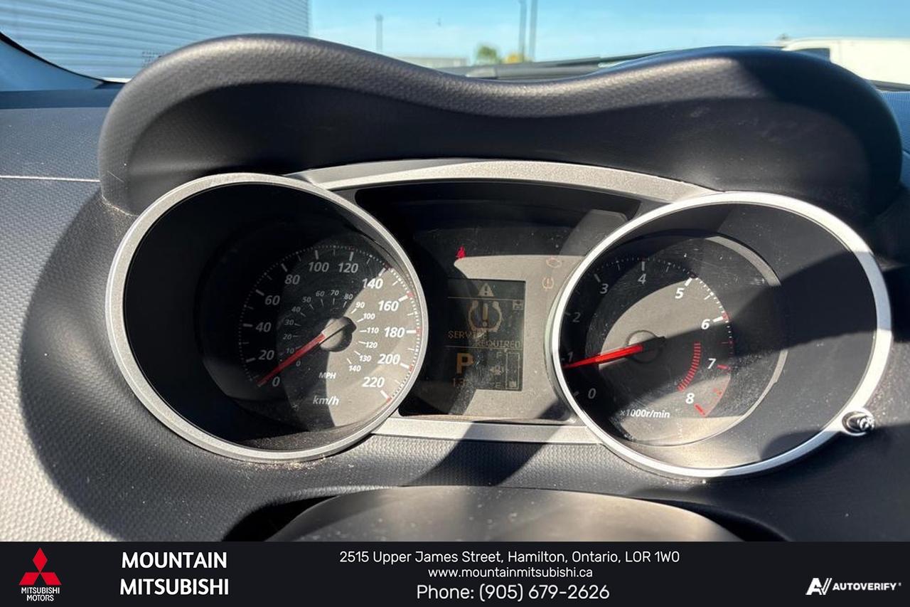 2010 Mitsubishi Outlander LS Photo