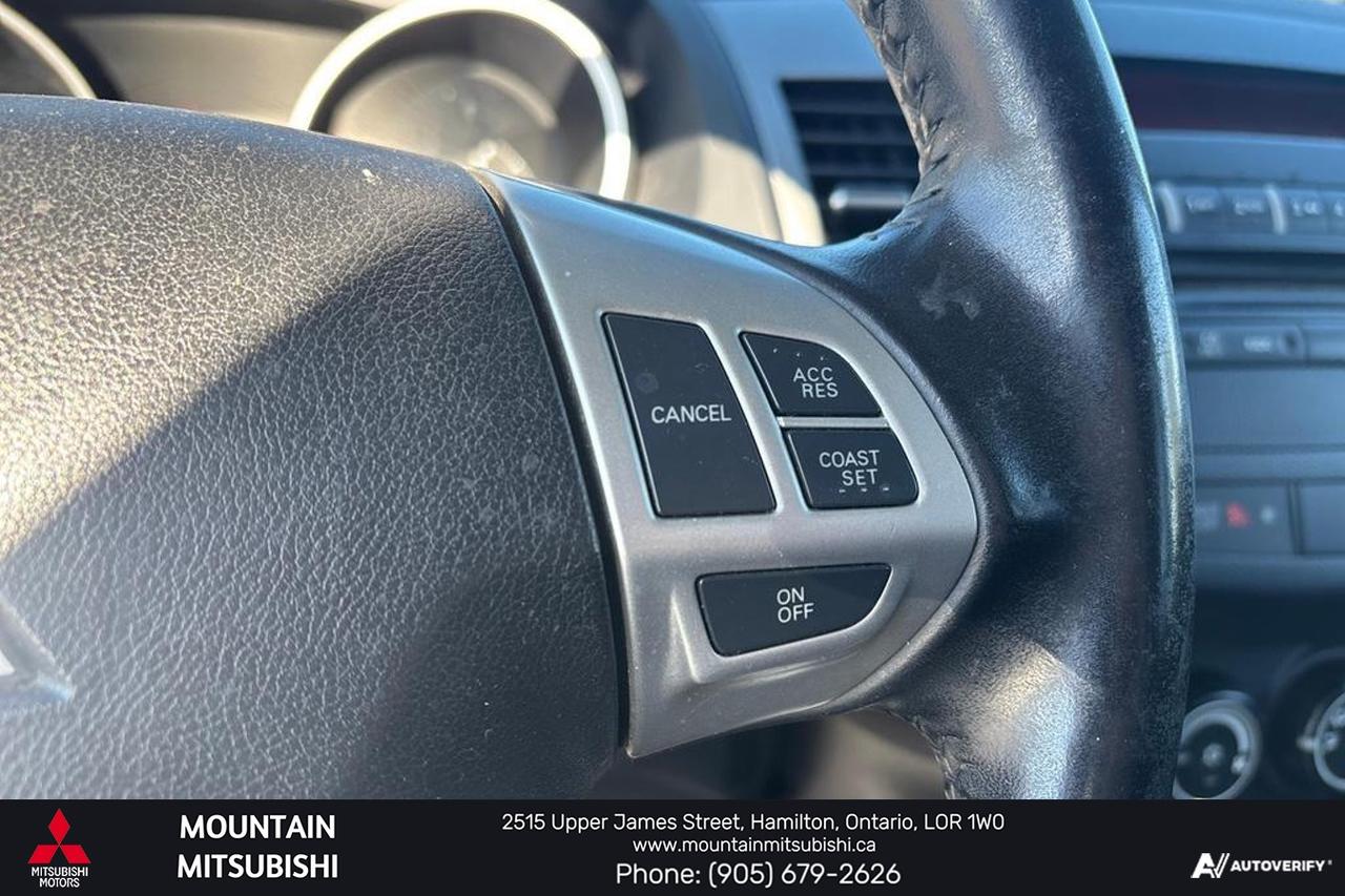 2010 Mitsubishi Outlander LS Photo