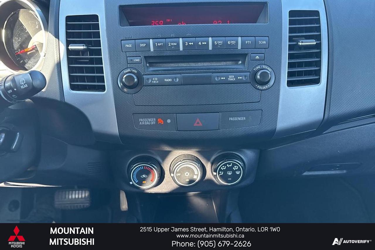 2010 Mitsubishi Outlander LS Photo