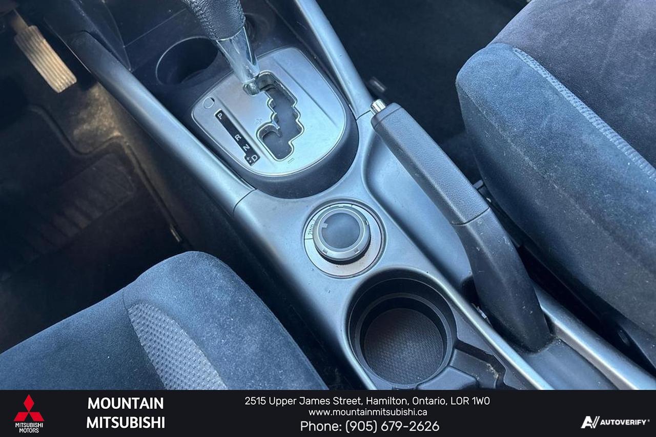 2010 Mitsubishi Outlander LS Photo