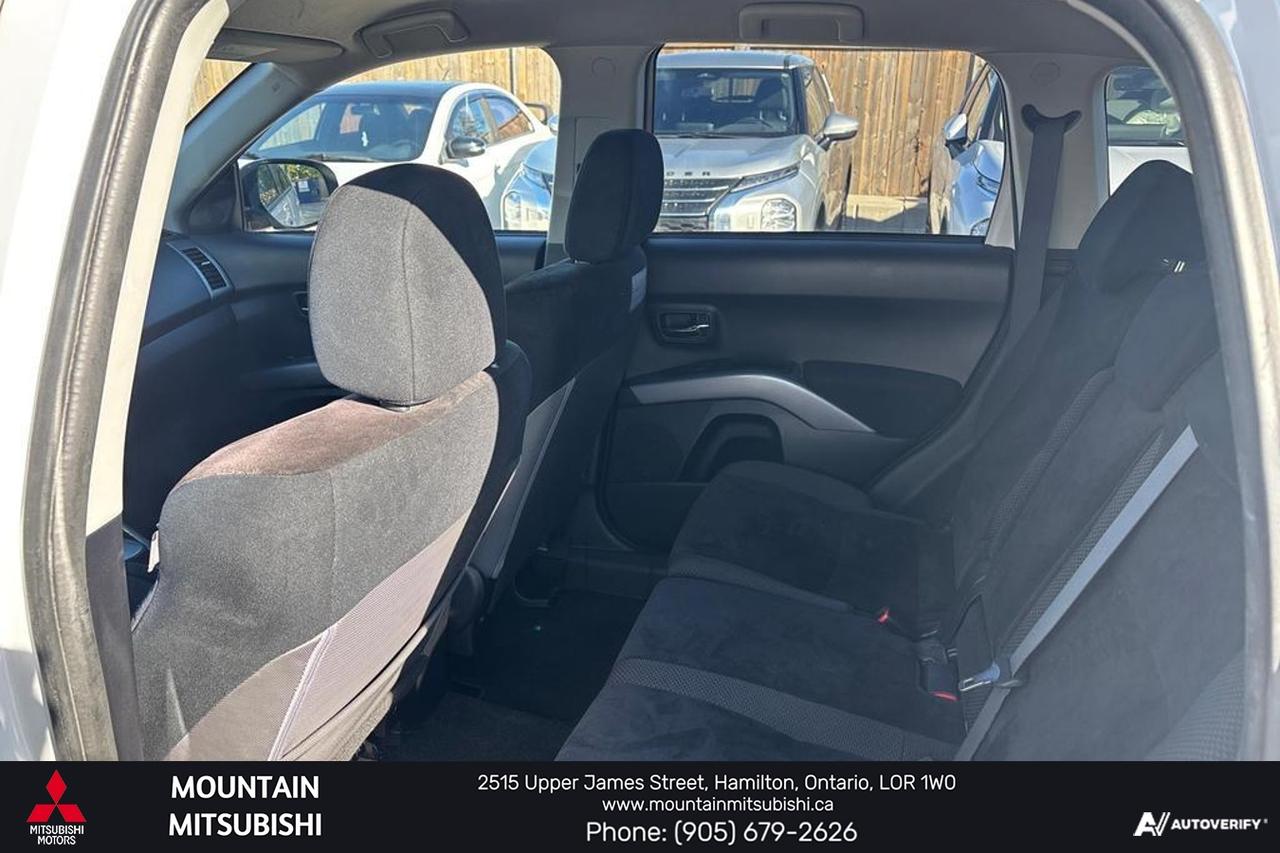 2010 Mitsubishi Outlander LS Photo