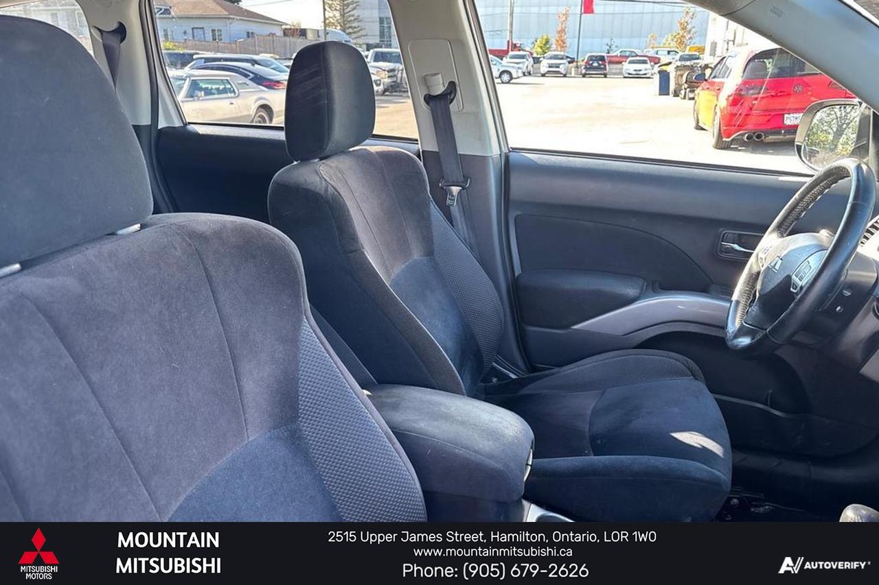 2010 Mitsubishi Outlander LS Photo