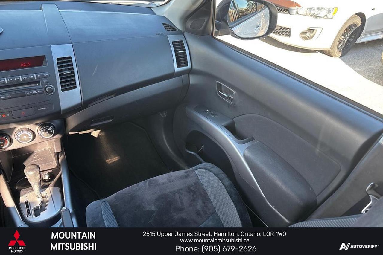 2010 Mitsubishi Outlander LS Photo