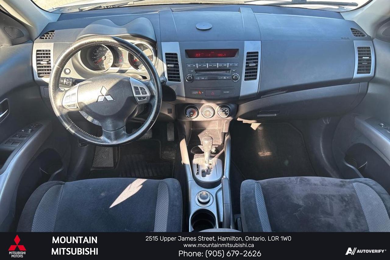 2010 Mitsubishi Outlander LS Photo
