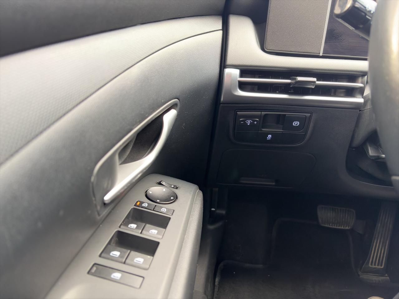2025 Hyundai Tucson Preferred | All-Wheel Drive (AWD) | Adaptive Cruise Control | Blind-Spot Collision Warning | Photo