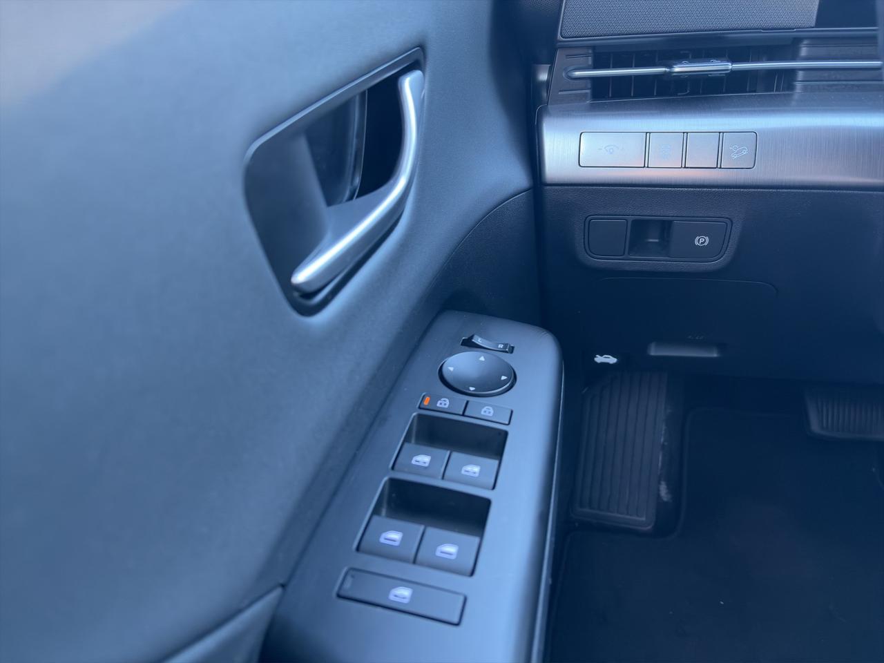 2025 Hyundai KONA Preferred | Blind-Spot Collision Warning | Lane Keeping Assist | Driver Attention Warning Photo