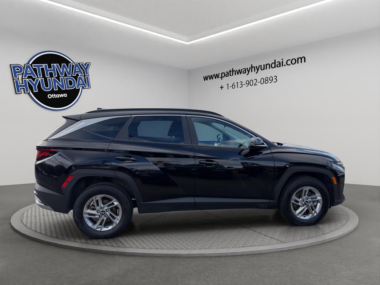 2025 Hyundai Tucson Preferred |  All-Wheel Drive (AWD) | Adaptive Cruise Control | Blind-Spot Collision Warning | Photo