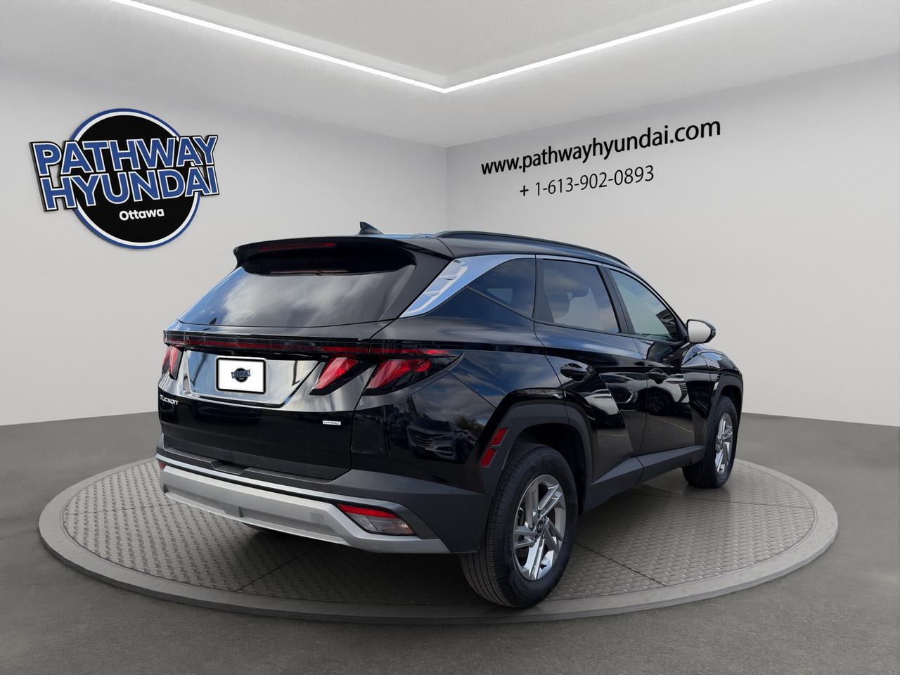 2025 Hyundai Tucson Preferred |  All-Wheel Drive (AWD) | Adaptive Cruise Control | Blind-Spot Collision Warning | Photo3