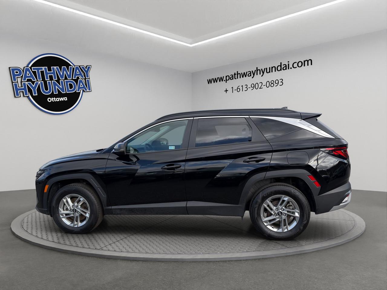 2025 Hyundai Tucson Preferred |  All-Wheel Drive (AWD) | Adaptive Cruise Control | Blind-Spot Collision Warning | Photo