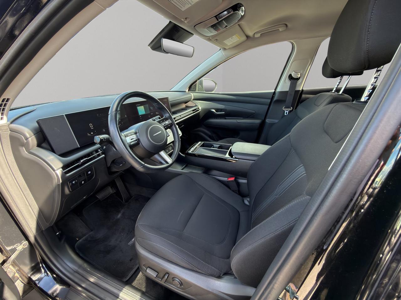 2025 Hyundai Tucson Preferred |  All-Wheel Drive (AWD) | Adaptive Cruise Control | Blind-Spot Collision Warning | Photo